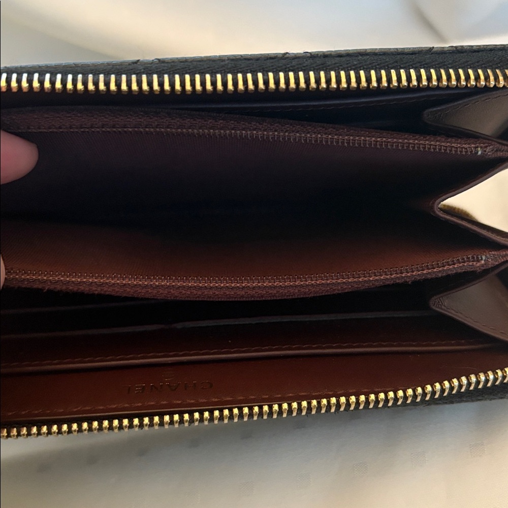 Chanel Black Caviar Leather Zip Wallet with Original COA (EUC) 🖤🖤🖤 - Picture 10 of 16